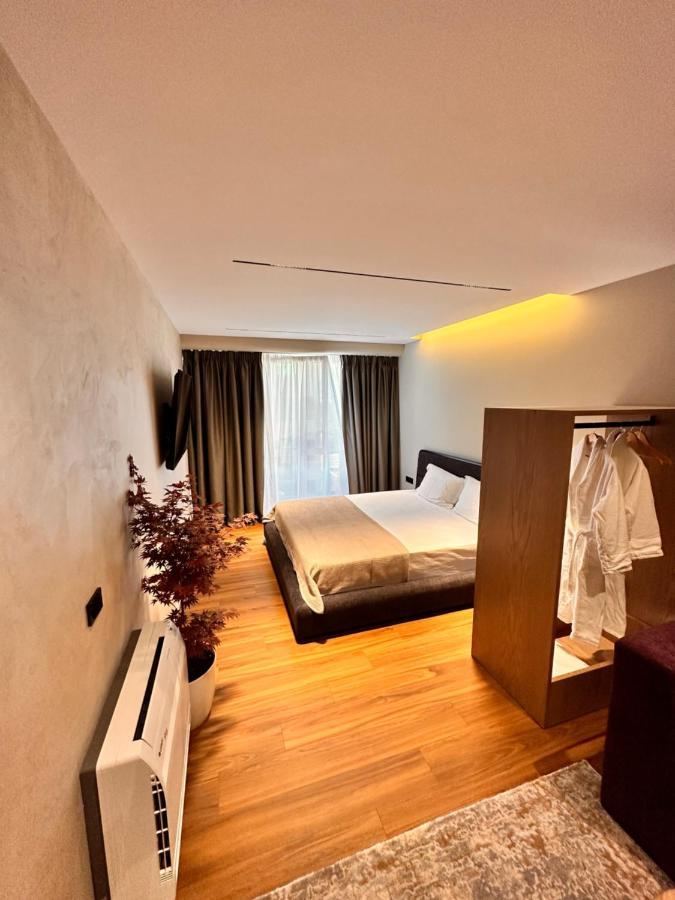 Aia Suites & Apartments Tirana Exteriör bild
